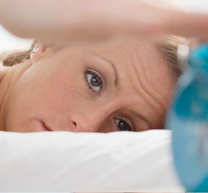 Estudio analizó en detalle a 20 mujeres: Los cambios hormonales alteran el sueño al acercarse la menopausia